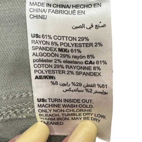 CHICO’s Green roll cuff stretch shorts Size 3 /18 - Picture 9 of 10